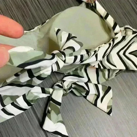 Bar III NWT Summer Sage Green Hypno Beach Cutout Self Tie Bikini Top Size S - Picture 7 of 9